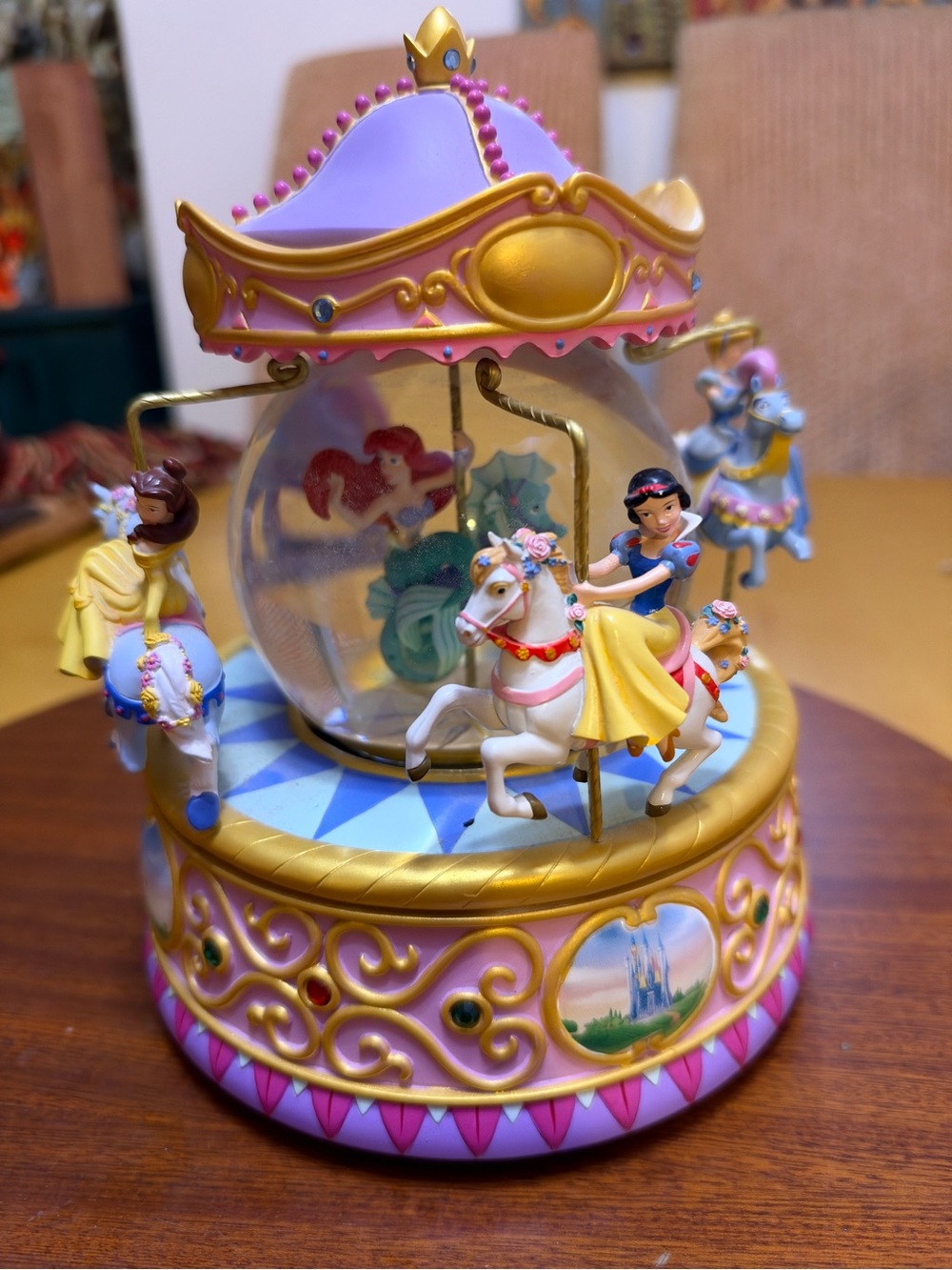 Working Vintage Disney  princess snow globe